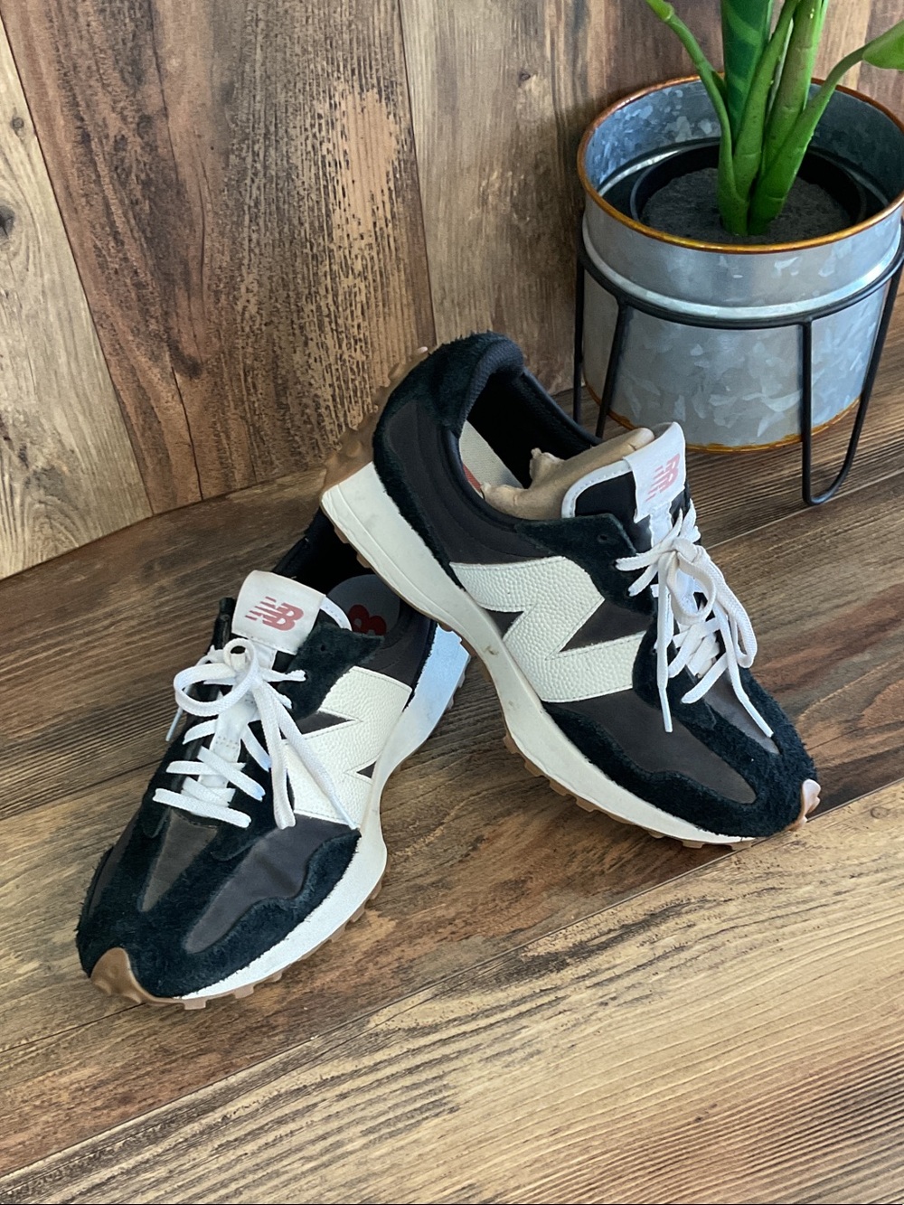 New Balance 327 WS327BL Athletic Suede Black/White Shoes 9.5